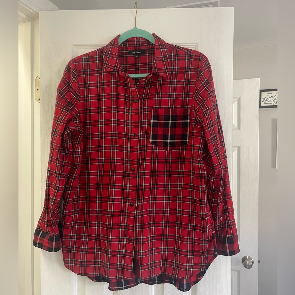 Madewell Button Up shirt in Red/Navy Plaid - size M
